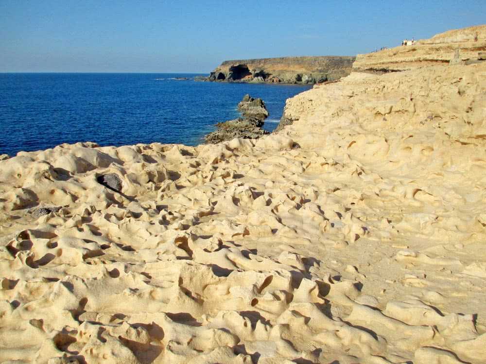 AjuyAcantilado blanco de Fuerteventura