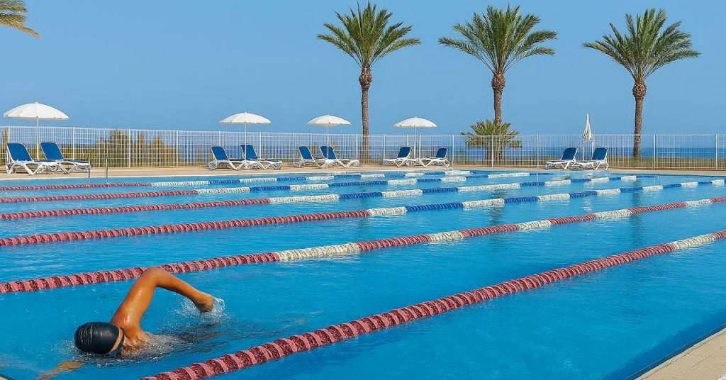 Piscinas Y Natación En Fuerteventura: Dónde Entrenar, Relajarse Y Divertirse Con Seguridad 1 Piscinas Fuerteventura Nadar Corralejo